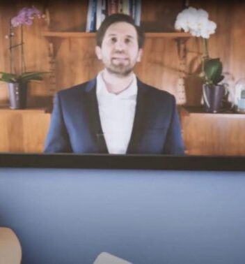 Marketing infographic reality virtual matters why vr breaking down